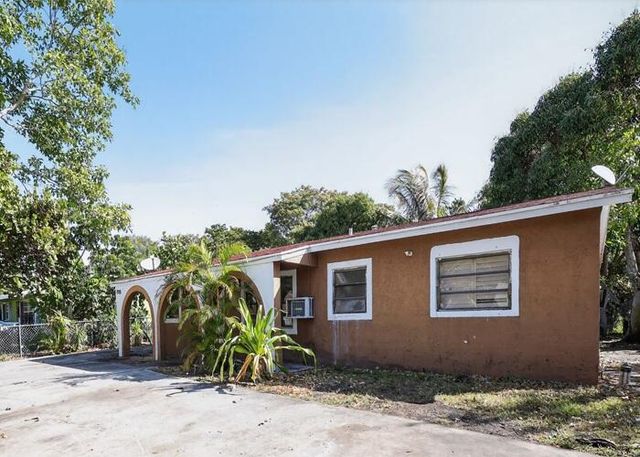 1830 NE 2nd Lane, Boynton Beach, FL 33435