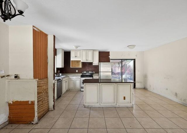1830 NE 2nd Lane, Boynton Beach, FL 33435