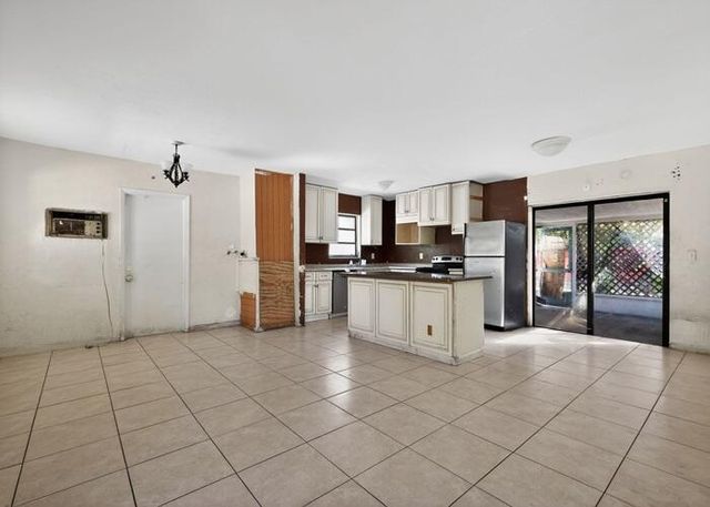 1830 NE 2nd Lane, Boynton Beach, FL 33435