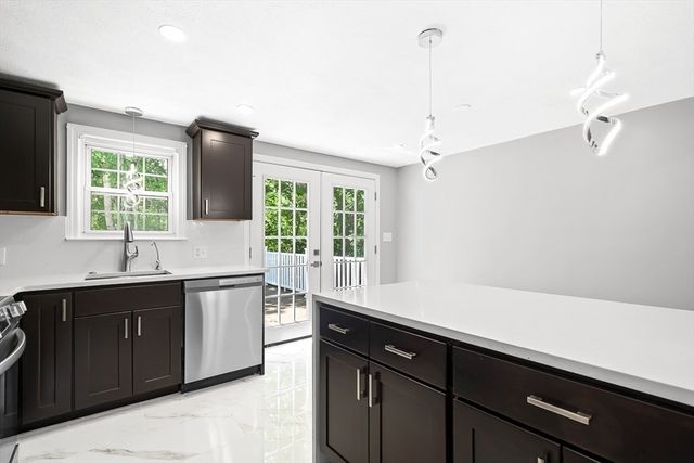 18 Adams St, Plymouth, MA 02360