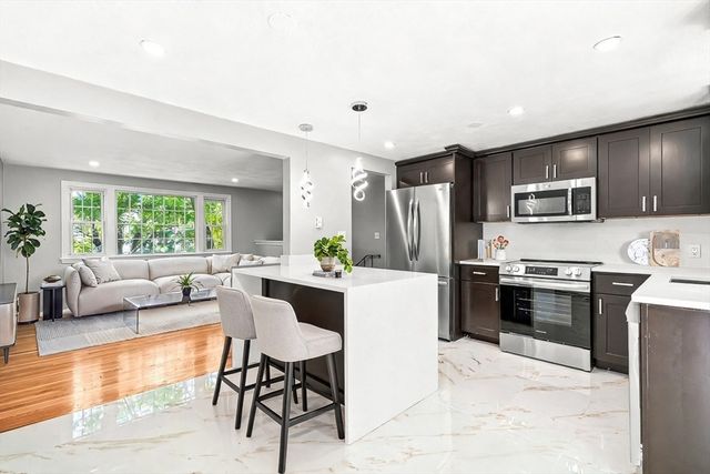 18 Adams St, Plymouth, MA 02360