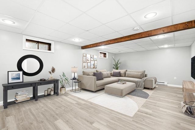 18 Adams St, Plymouth, MA 02360