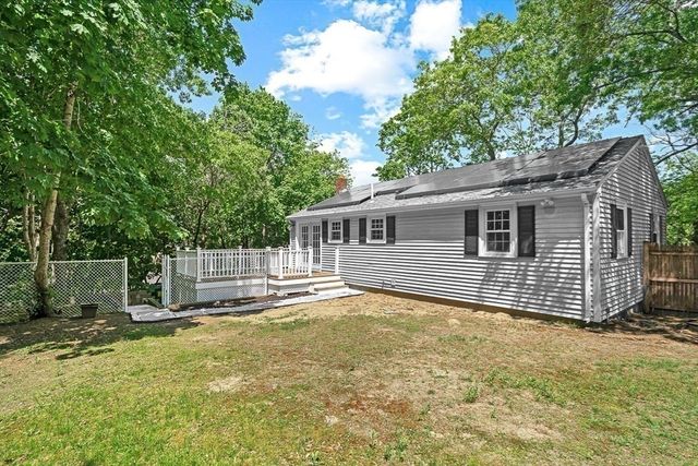 18 Adams St, Plymouth, MA 02360