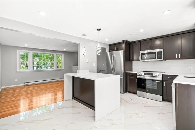 18 Adams St, Plymouth, MA 02360