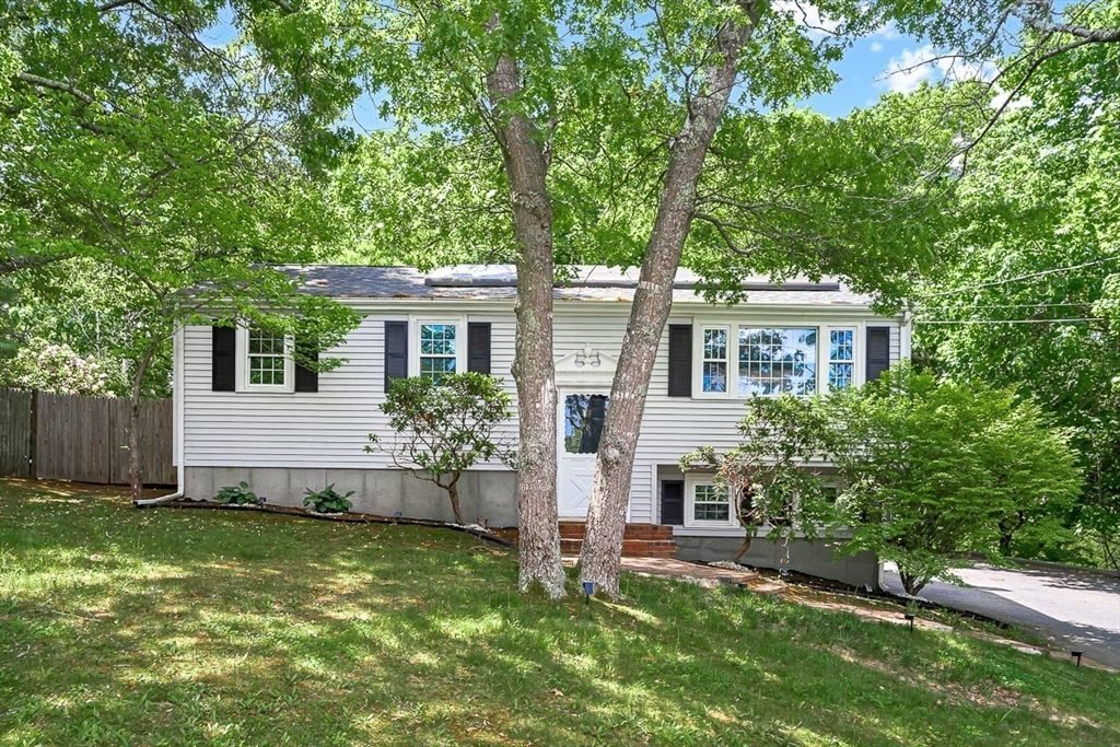 18 Adams St, Plymouth, MA 02360