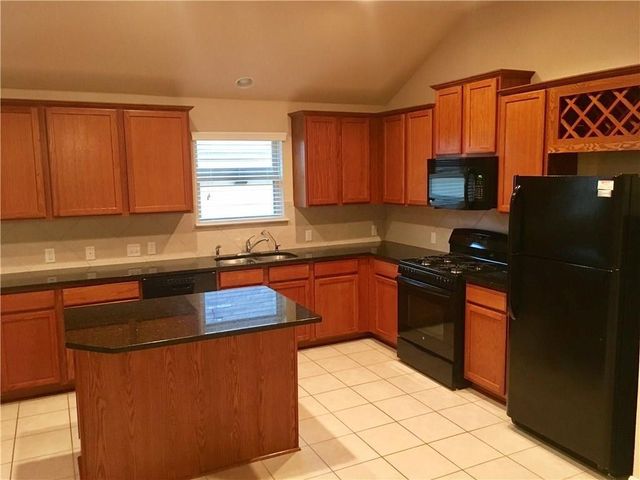 112 Beargrass DR, Kyle, TX 78640