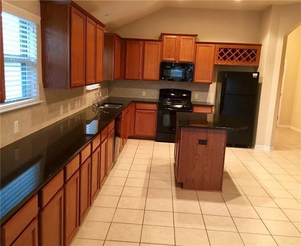 112 Beargrass DR, Kyle, TX 78640