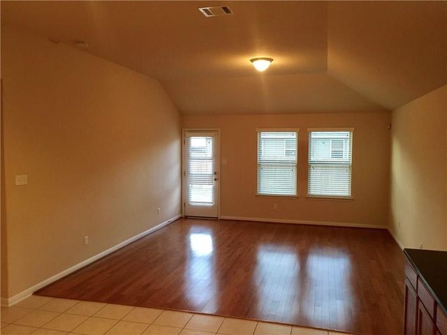 112 Beargrass DR, Kyle, TX 78640