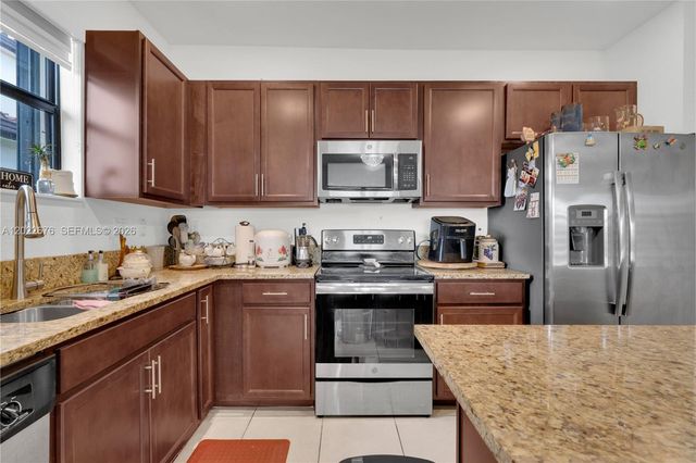 2484 SE 1st St, Homestead, FL 33033