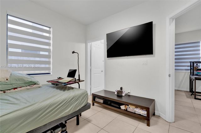 2484 SE 1st St, Homestead, FL 33033