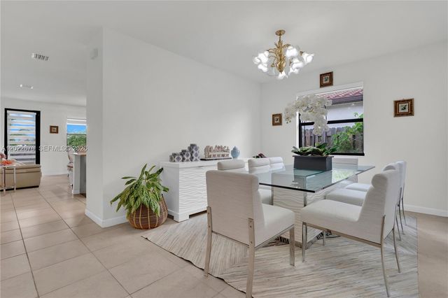 2484 SE 1st St, Homestead, FL 33033