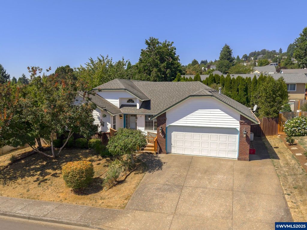 310 SW Birch St, Dundee, OR 97115