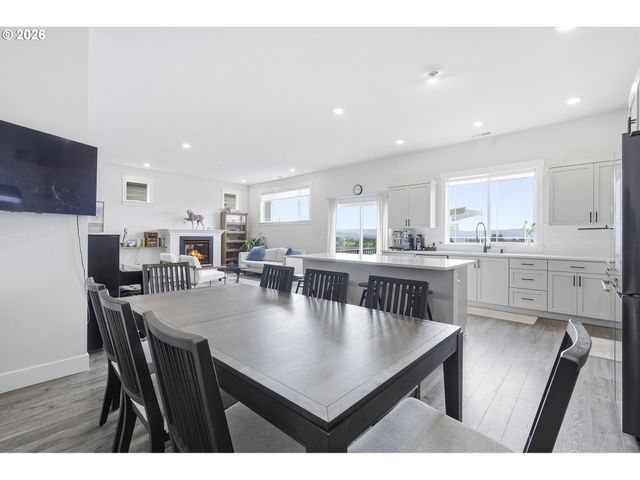 16673 Sw DARWIN Loop, Portland, OR 97224