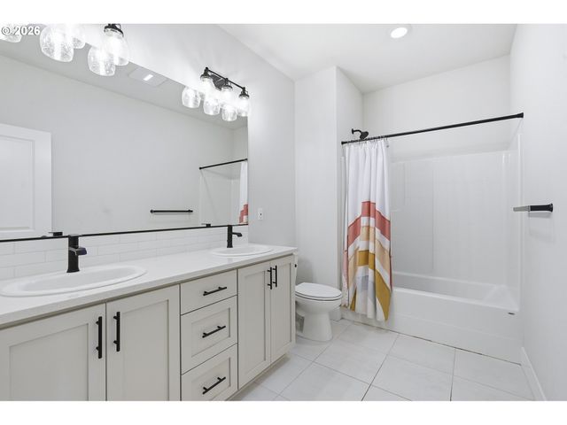 16673 Sw DARWIN Loop, Portland, OR 97224