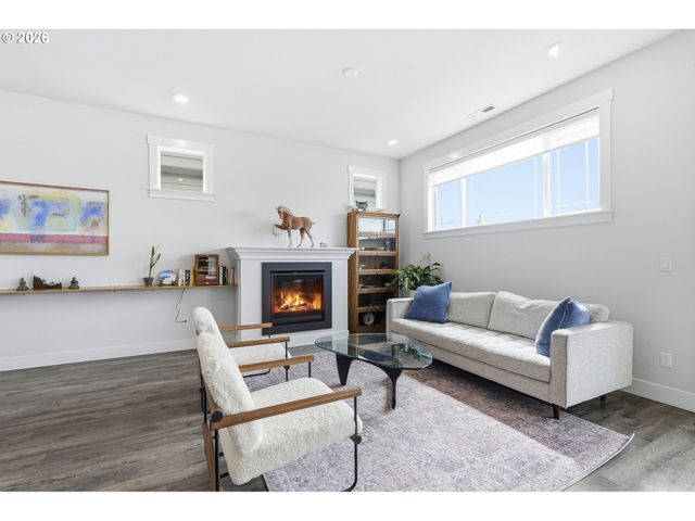 16673 Sw DARWIN Loop, Portland, OR 97224