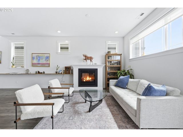 16673 Sw DARWIN Loop, Portland, OR 97224