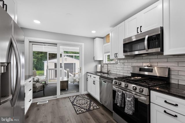 4 BLACKS TER, Paulsboro, NJ 08066