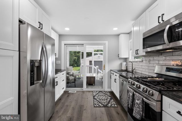 4 BLACKS TER, Paulsboro, NJ 08066