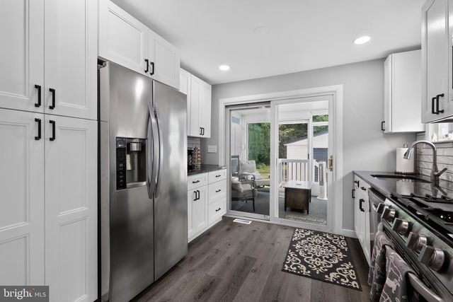 4 BLACKS TER, Paulsboro, NJ 08066