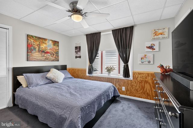 4 BLACKS TER, Paulsboro, NJ 08066