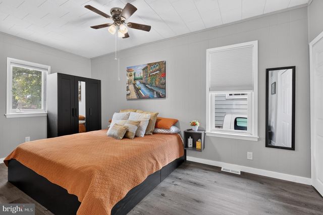 4 BLACKS TER, Paulsboro, NJ 08066