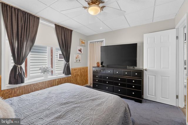 4 BLACKS TER, Paulsboro, NJ 08066