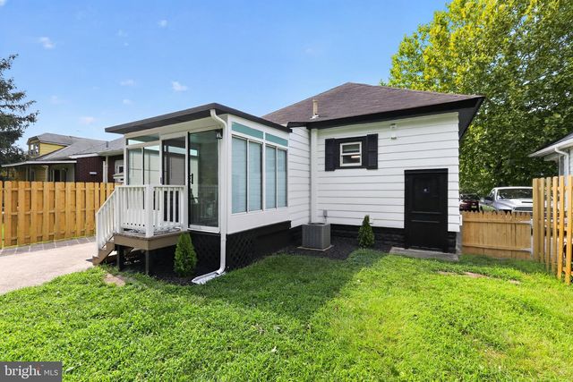 4 BLACKS TER, Paulsboro, NJ 08066