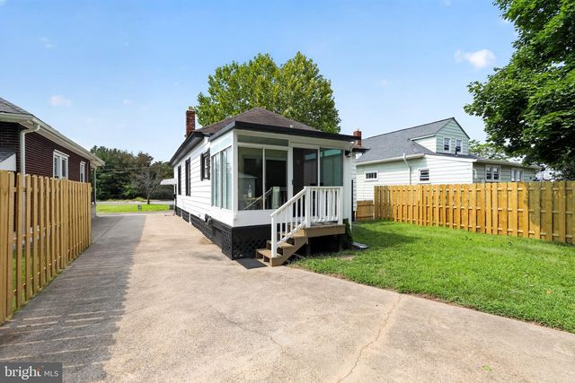 4 BLACKS TER, Paulsboro, NJ 08066