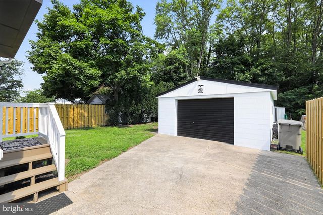 4 BLACKS TER, Paulsboro, NJ 08066