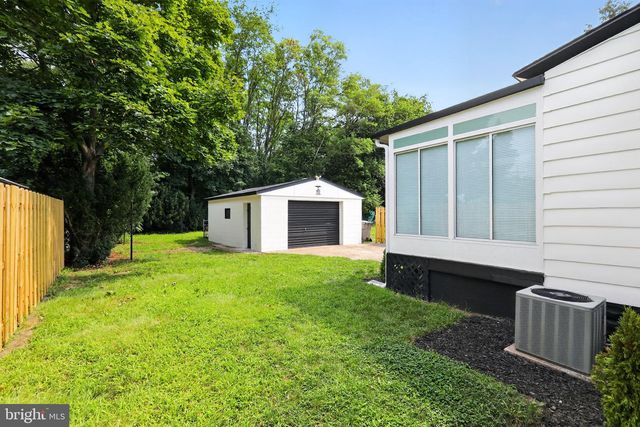 4 BLACKS TER, Paulsboro, NJ 08066