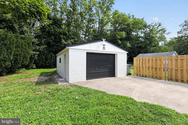 4 BLACKS TER, Paulsboro, NJ 08066