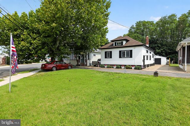 4 BLACKS TER, Paulsboro, NJ 08066