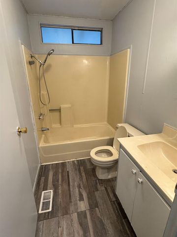 220 S Madera Ave Spc 10, Kerman, CA 93630