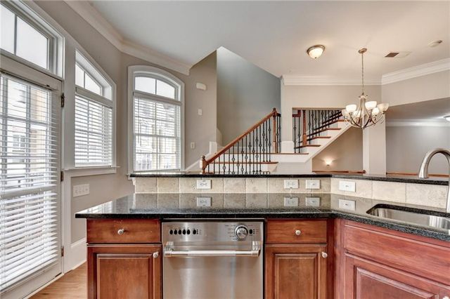 813 Clifton Heights Lane NE, Atlanta, GA 30329