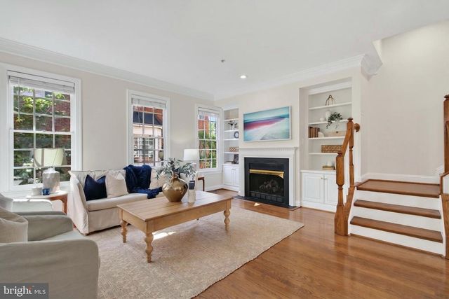 1221 ROUNDHOUSE LN, Alexandria, VA 22314
