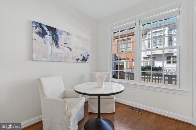 1221 ROUNDHOUSE LN, Alexandria, VA 22314