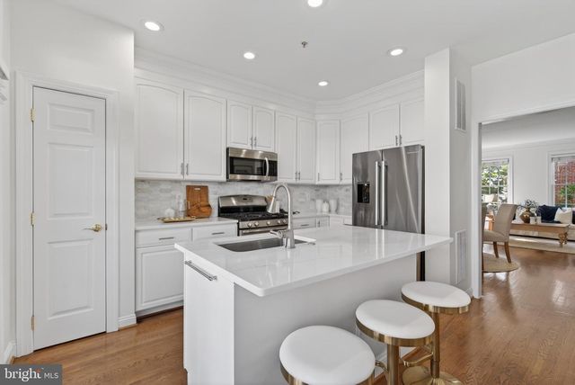 1221 ROUNDHOUSE LN, Alexandria, VA 22314