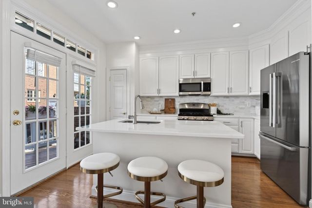 1221 ROUNDHOUSE LN, Alexandria, VA 22314