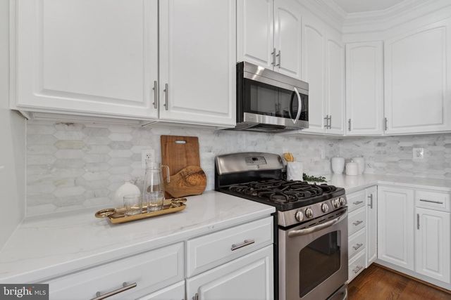 1221 ROUNDHOUSE LN, Alexandria, VA 22314