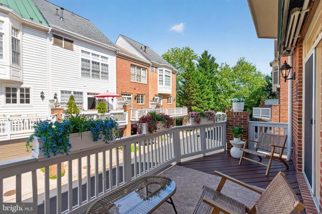 1221 ROUNDHOUSE LN, Alexandria, VA 22314