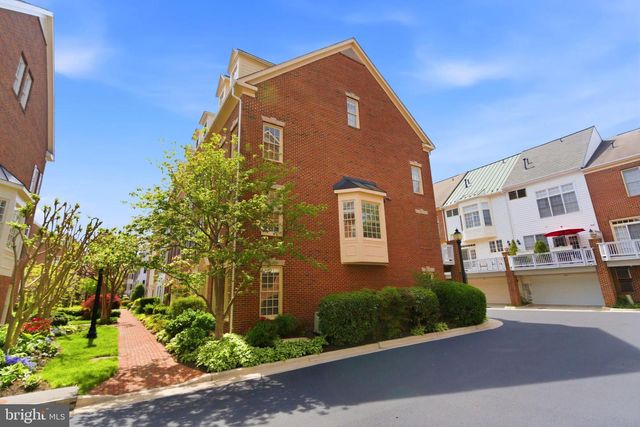 1221 ROUNDHOUSE LN, Alexandria, VA 22314