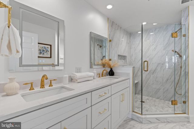 1221 ROUNDHOUSE LN, Alexandria, VA 22314