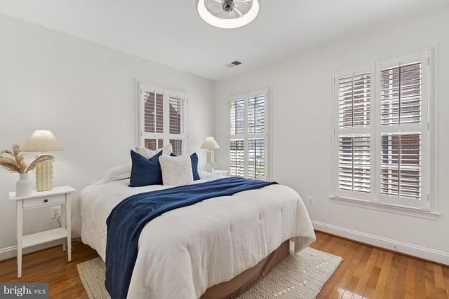 1221 ROUNDHOUSE LN, Alexandria, VA 22314