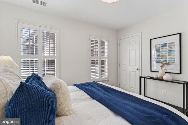 1221 ROUNDHOUSE LN, Alexandria, VA 22314