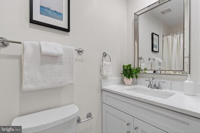 1221 ROUNDHOUSE LN, Alexandria, VA 22314