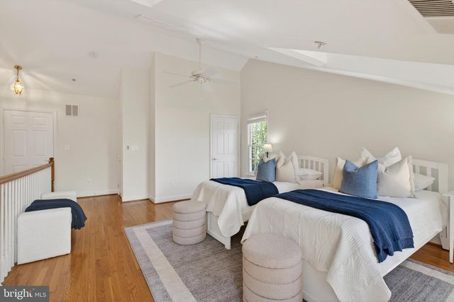 1221 ROUNDHOUSE LN, Alexandria, VA 22314
