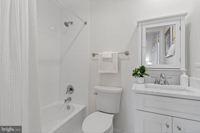 1221 ROUNDHOUSE LN, Alexandria, VA 22314