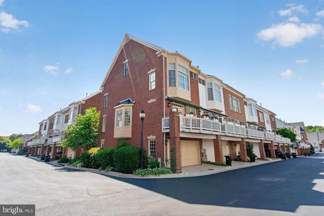 1221 ROUNDHOUSE LN, Alexandria, VA 22314