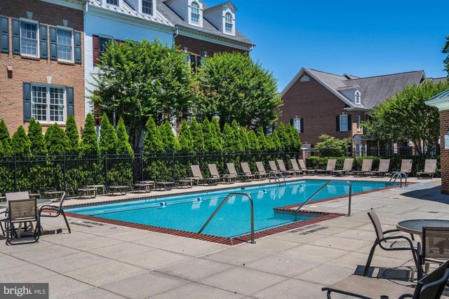 1221 ROUNDHOUSE LN, Alexandria, VA 22314