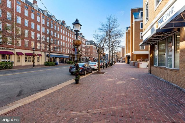 1221 ROUNDHOUSE LN, Alexandria, VA 22314